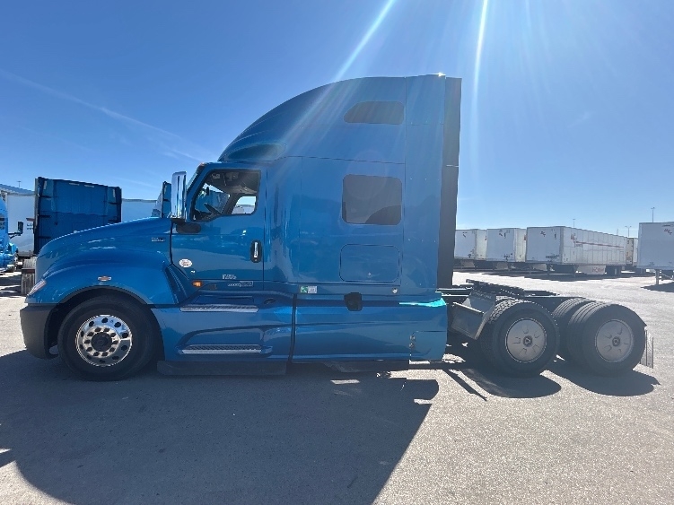 Used 2021 International LT - photo 6