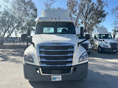 Used 2019 Freightliner Cascadia - photo 1
