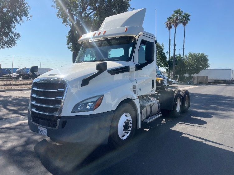Used 2019 Freightliner Cascadia - photo 5
