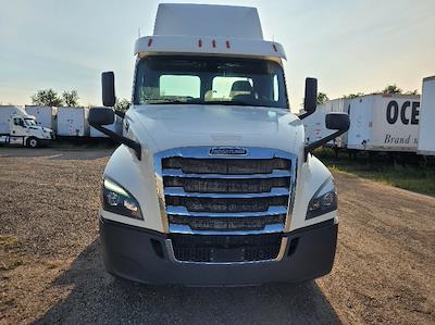 Used 2019 Freightliner Cascadia Detroit DD13 Semi Truck for sale #326935 - photo 2