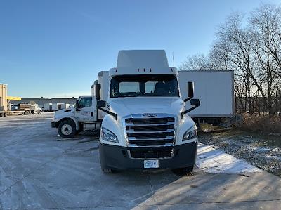 Used 2019 Freightliner Cascadia Detroit DD13 Semi Truck for sale #326962 - photo 2