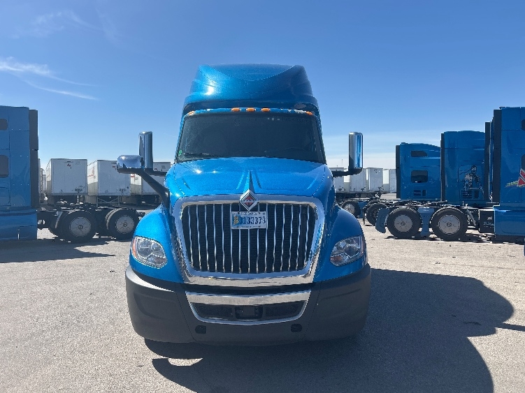 Used 2021 International LT - photo 2