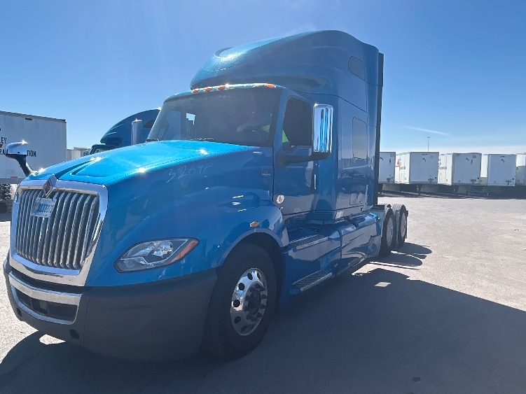 Used 2021 International LT - photo 5