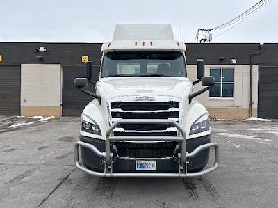 Used 2019 Freightliner Cascadia - photo 1