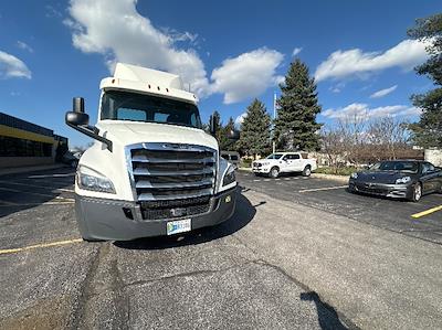 Used 2019 Freightliner Cascadia Detroit DD13 Semi Truck for sale #327038 - photo 2