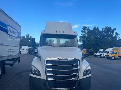 Used 2019 Freightliner Cascadia Detroit DD13 Semi Truck for sale #327041 - photo 2
