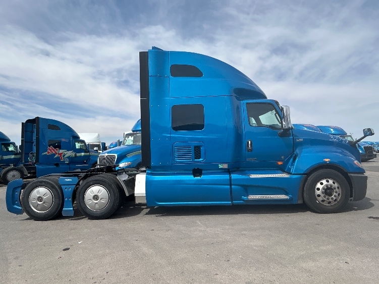 Used 2021 International LT - photo 10