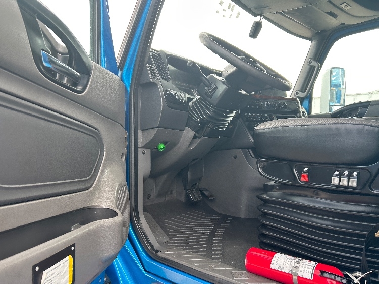 Used 2021 International LT - photo 11