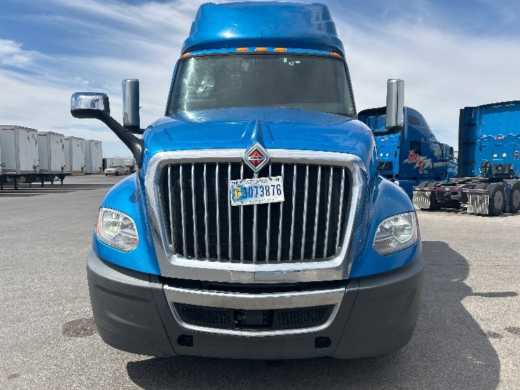 Used 2021 International LT - photo 2