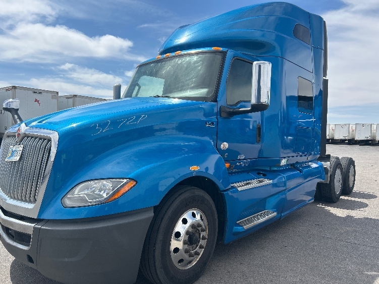 Used 2021 International LT - photo 5
