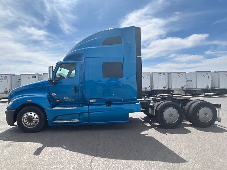 Used 2021 International LT - photo 6