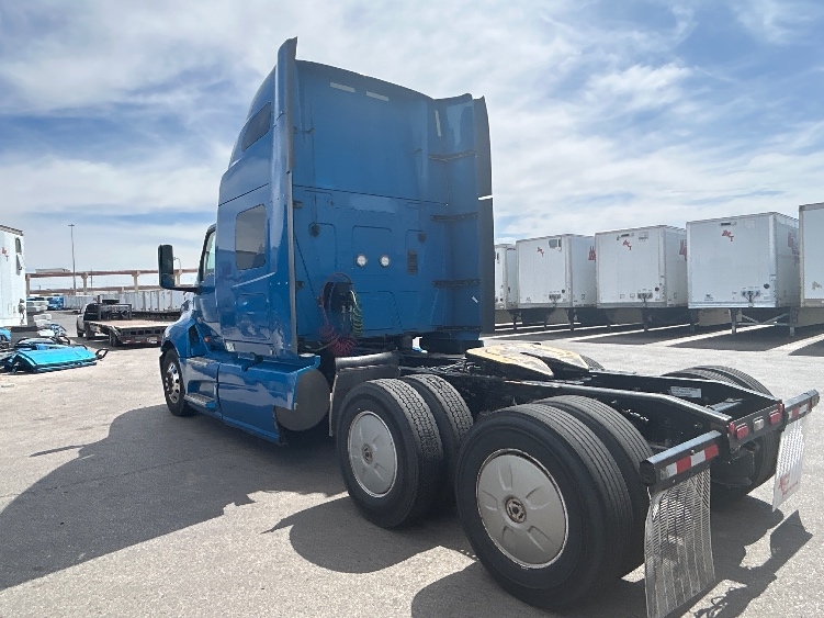 Used 2021 International LT - photo 7