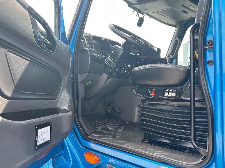 Used 2021 International LT - photo 11