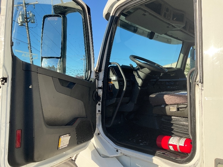 Used 2019 Volvo VNL - photo 11