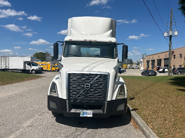 Used 2019 Volvo VNL - photo 2