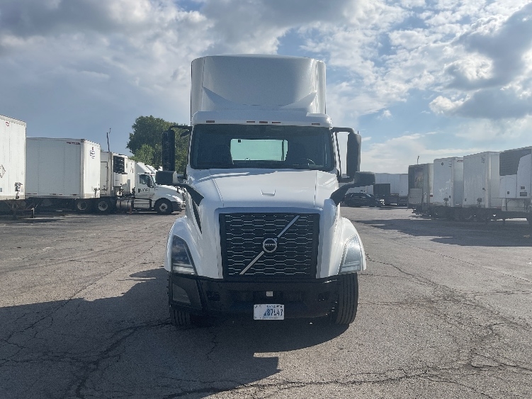 Used 2019 Volvo VNL - photo 2