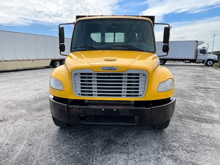 Used 2019 Freightliner M2 106 - photo 2