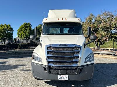 Used 2019 Freightliner Cascadia - photo 1