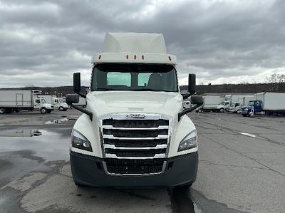 Used 2019 Freightliner Cascadia - photo 1