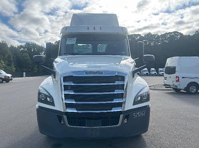 Used 2019 Freightliner Cascadia Detroit DD13 Semi Truck for sale #329262 - photo 2