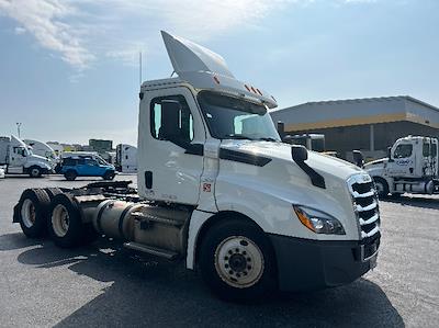 Used 2019 Freightliner Cascadia - photo 1