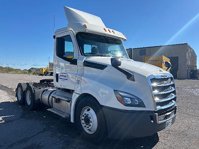 Used 2019 Freightliner Cascadia Detroit DD13 Semi Truck for sale #329348 - photo 1