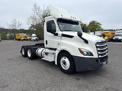 Used 2019 Freightliner Cascadia - photo 1