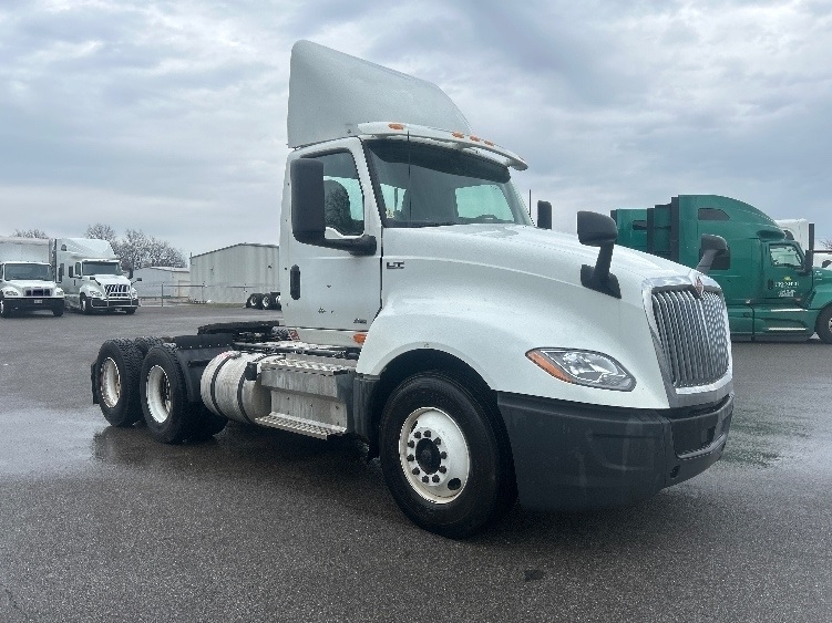 Used 2019 International LT - photo 1