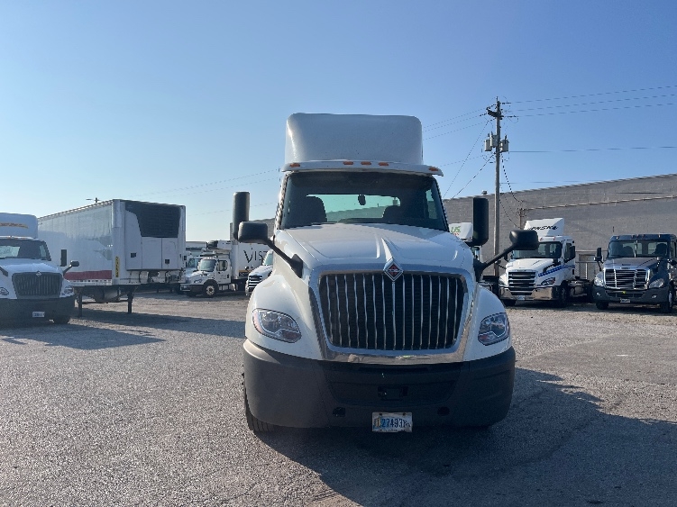 Used 2019 International LT - photo 2