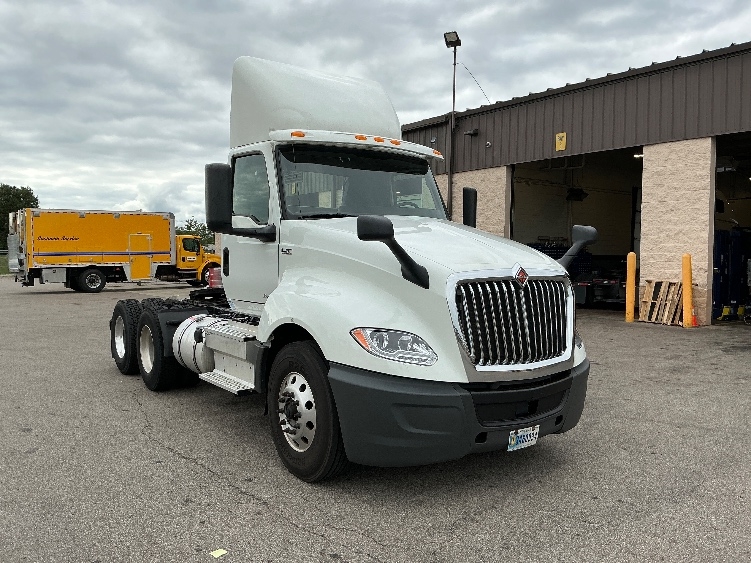 Used 2019 International LT - photo 1