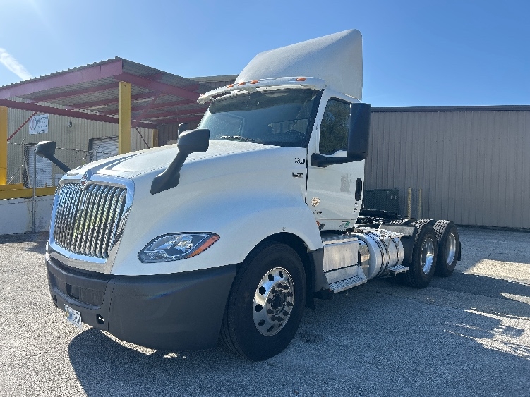 Used 2019 International LT - photo 5