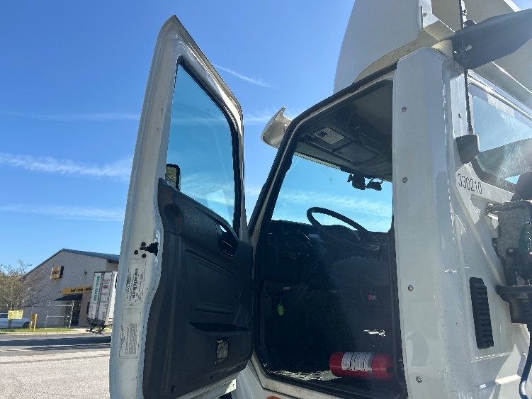 Used 2019 International LT - photo 11