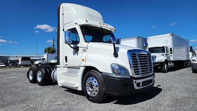 Used 2019 Freightliner Cascadia - photo 1