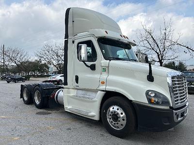 Used 2019 Freightliner Cascadia - photo 1