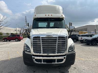 Used 2019 Freightliner Cascadia - photo 1