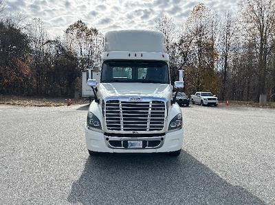 Used 2019 Freightliner Cascadia Detroit DD15AT Semi Truck for sale #330655 - photo 2