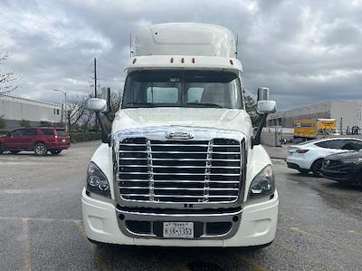 Used 2019 Freightliner Cascadia Detroit DD15AT Semi Truck for sale #330725 - photo 2