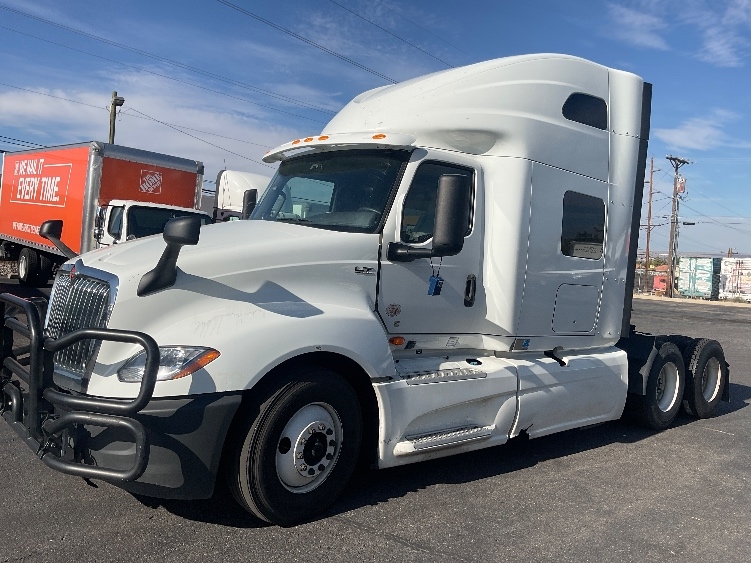 Used 2019 International LT - photo 5