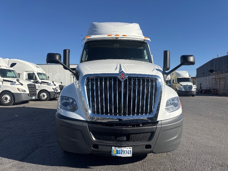 Used 2019 International LT - photo 2