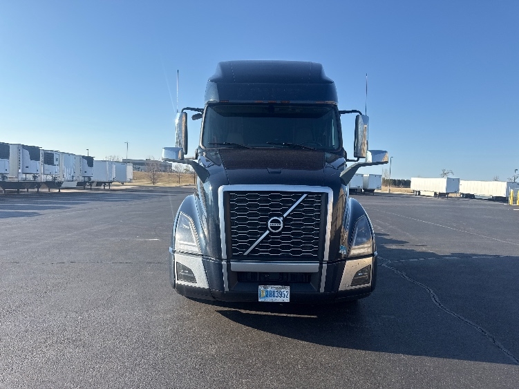Used 2020 Volvo VNL - photo 2