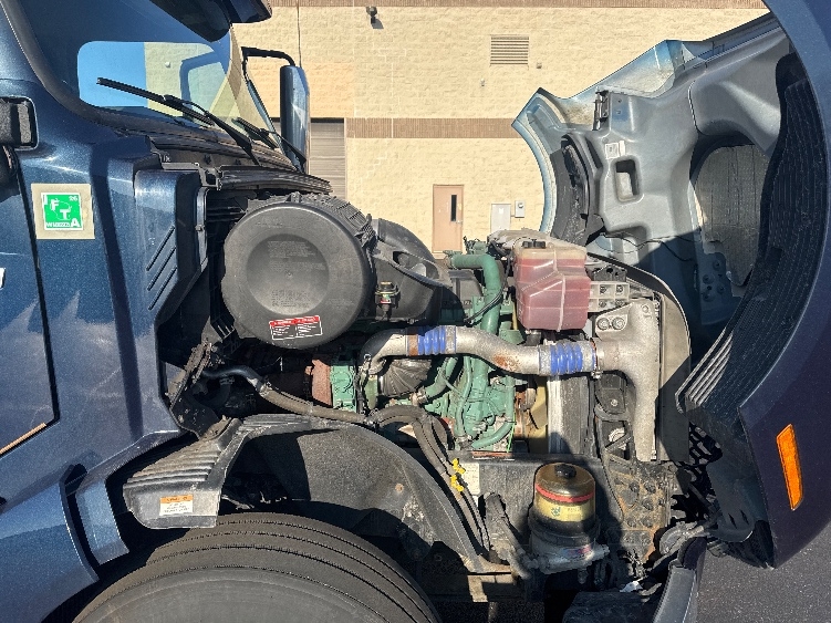 Used 2020 Volvo VNL - photo 22