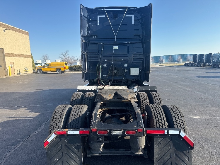 Used 2020 Volvo VNL - photo 8