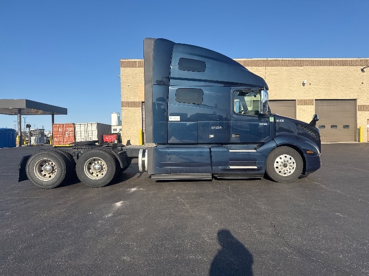 Used 2020 Volvo VNL - photo 10