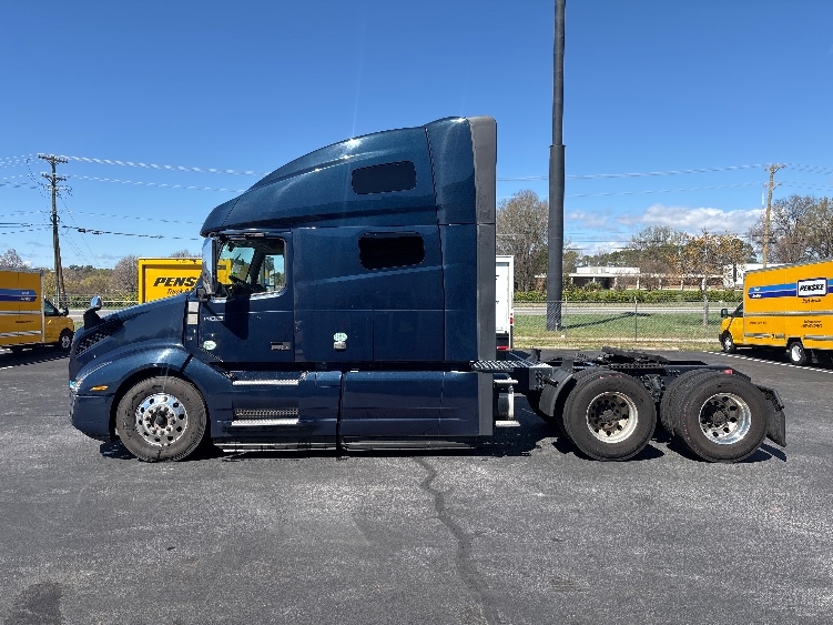 Used 2020 Volvo VNL - photo 6
