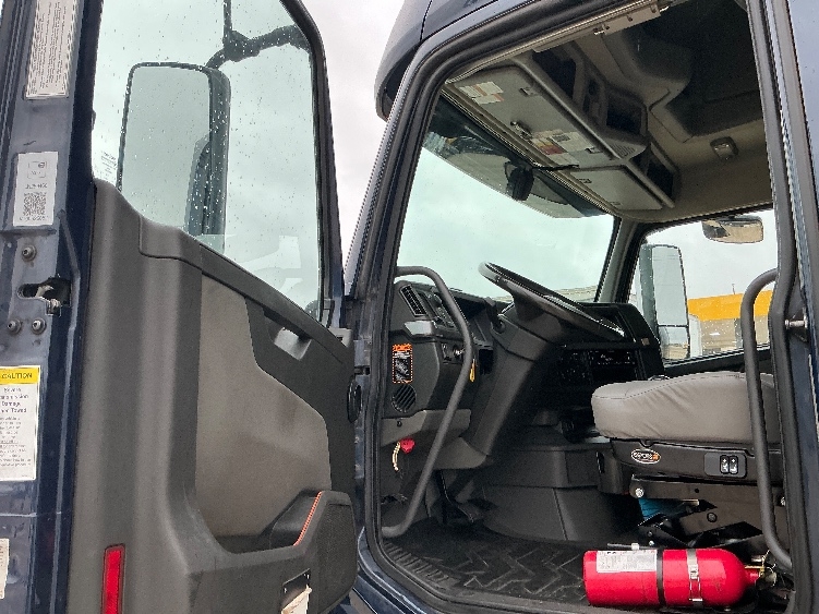 Used 2020 Volvo VNL - photo 11