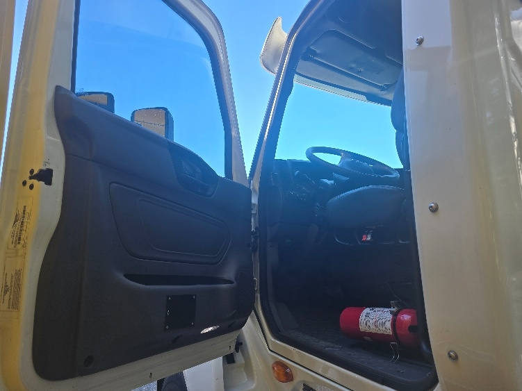 Used 2019 International LT - photo 11