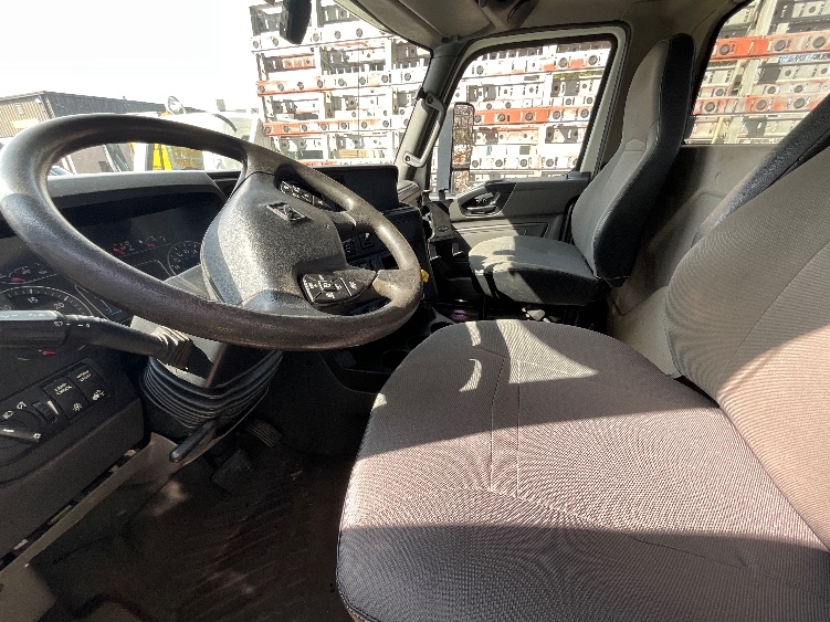 Used 2019 International LT - photo 11