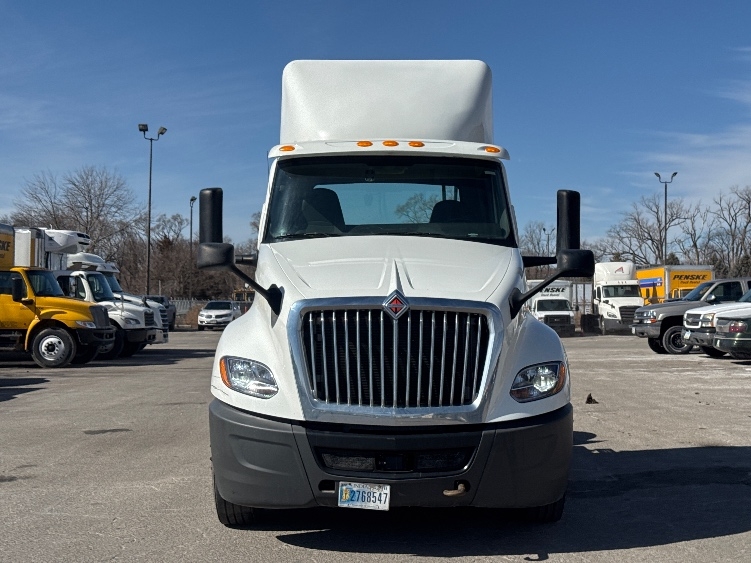 Used 2019 International LT - photo 2