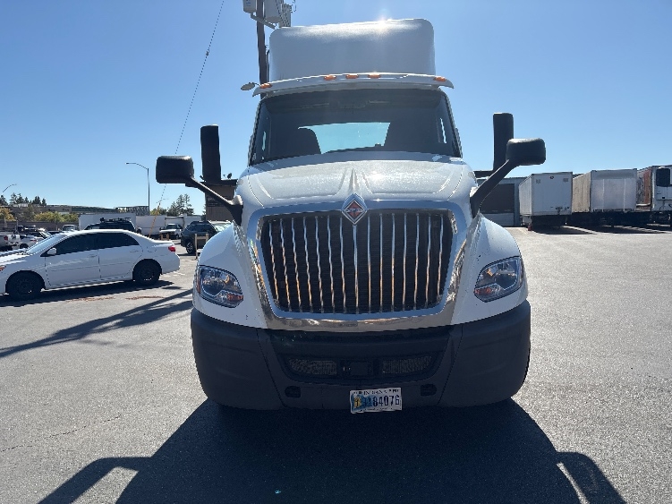 Used 2019 International LT - photo 2