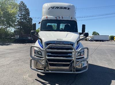 Used 2020 Freightliner Cascadia Detroit DD13 Semi Truck for sale #3330095 - photo 2